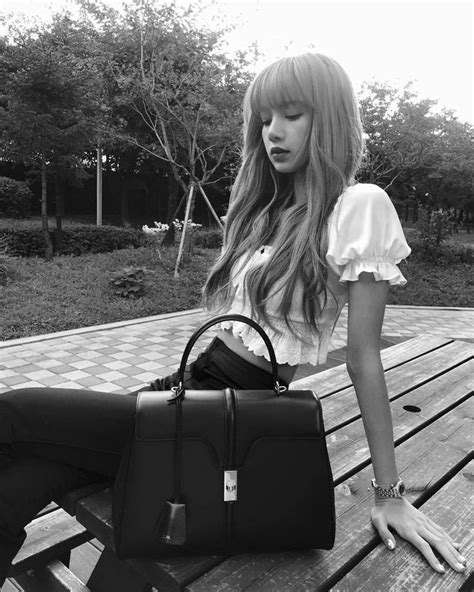 lisa blackpink bag